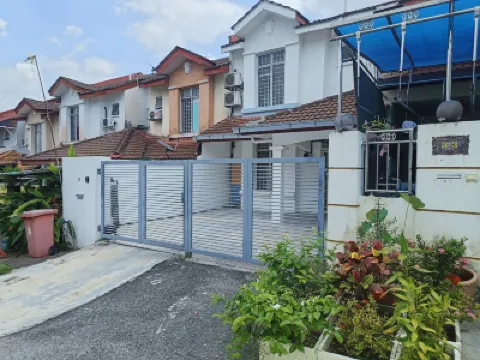 Damansara Damai 9Pax 4 Rooms Hotels near Sungai Buloh