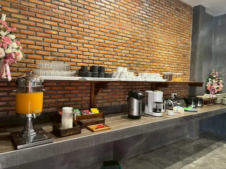 Bu-Gaan Sukhothai Village Отели рядом с достопримечательностью «Wat Traphang Tong Lang»