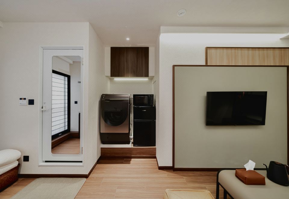 호텔 내부의 가족 단위 투숙에 적합한 넓은 객실 사진