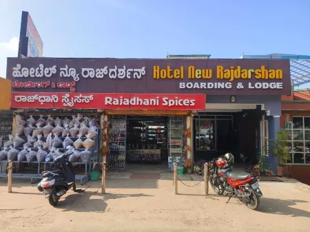 Hotel New Rajdarshan Отели в г. Мекери