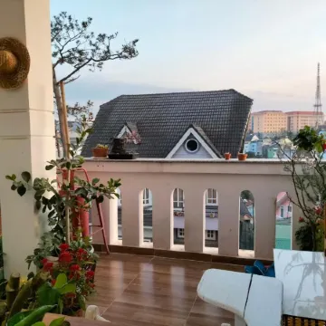 Strawberry Hotel Da Lat