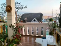 Strawberry Hotel Da Lat