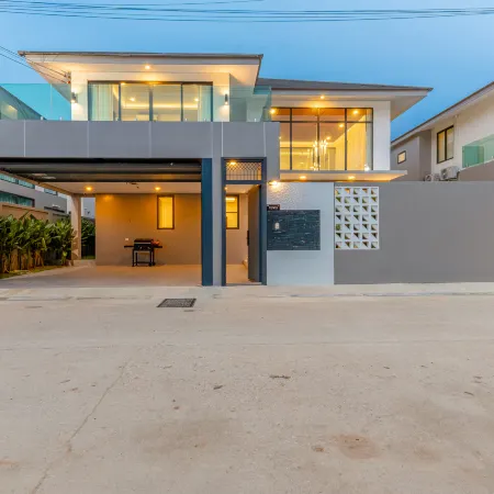 Southern Peak Pool Villa Huay Yai Pattaya