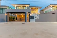 Southern Peak Pool Villa Huay Yai Pattaya - 停車場