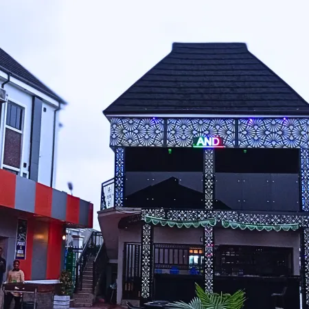 Uptown Life Hotel and Suites
