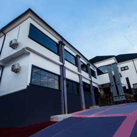 KCC HOTELS AND SUITES Отели в г. Калабар