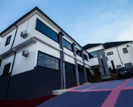 KCC酒店及套房 卡拉巴爾酒店