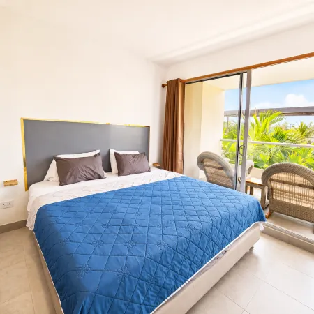 Exclusive oceanfront family apartment