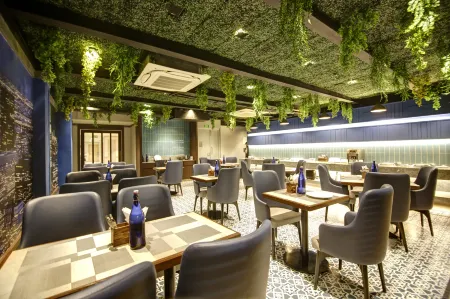 East Park Inn Отели рядом с достопримечательностью «Фатехпур-Масджид»