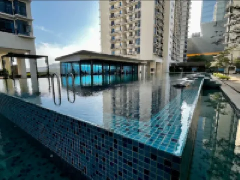 Minimalist studio @ Trefoil Setia Alam (linked bridge to SCCC/SCM) for 2-4pax