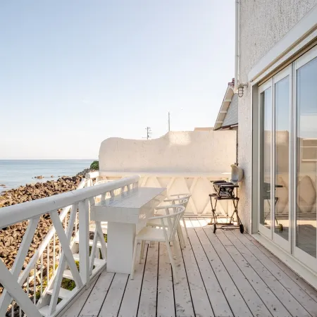"COVE KAWANA" Shabby Chic Izu Ocean Front Villa
