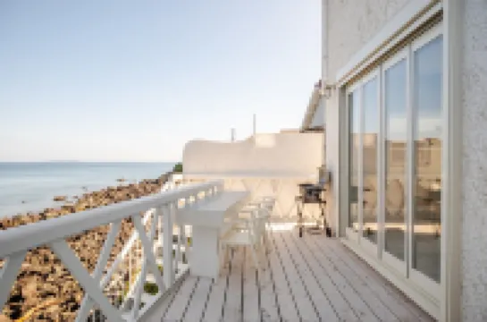 "COVE KAWANA" Shabby Chic Izu Ocean Front Villa