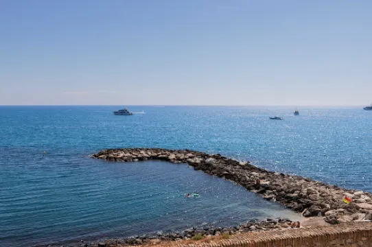 Charming studio - 2P - Sea view - Antibes.