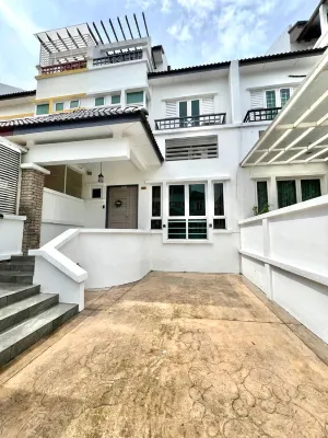 Karpal Singh Drive Seaside Georgetown 4BR-15pax by 3C