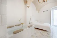 Marchesa - 2 Bedrooms, Terrace & Bath Tub in Center