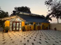 Beyond Inn Hotels & Resorts ECR - parking
