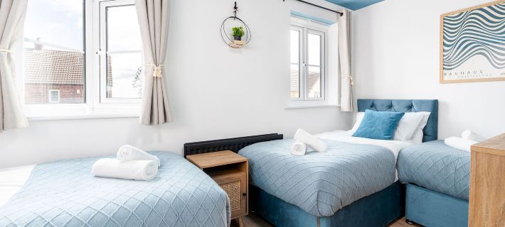 Spacious 5 Bedroom 2 Bathroom Home with 12 Beds and Private Driveway Parking Hotels in Sheffield