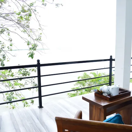 Dinuda Lagoon Hotel