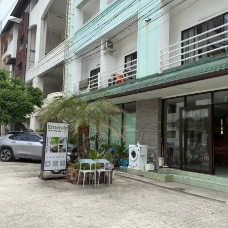 Emerald hotel