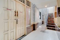 Hotel O near RSUD Arifin Achmad formerly Damon Butik Hotel - 2 ดาว