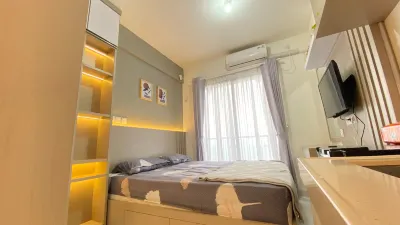 SKY HOUSE BSD Studio room Hotel di 