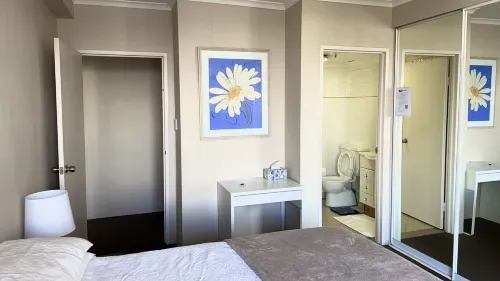 Peaceful suite overlooking Parramatta River & City - Homestays