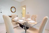 Tangerine Glow, Stylish Beachside 2BR - เปิดใหม่