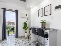 Jolenia by J&J | Studio near airport w/ pool & gym - parking