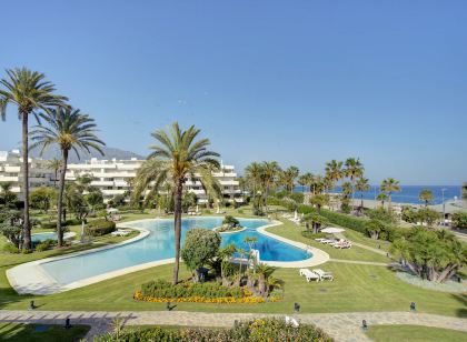 Luxury Beachfront Apt with Private Garden & Pool
