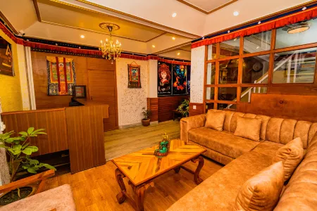 Hotel Aashraya Home Pvt. Ltd. Отели рядом с достопримечательностью «Benchen Monastery Community»