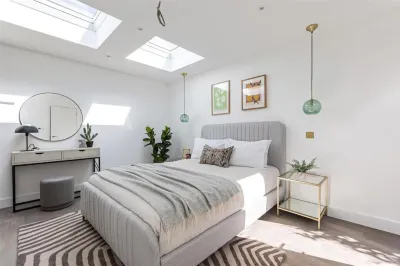 Leyton Private House with Garden and Small Terrace Hotels in 