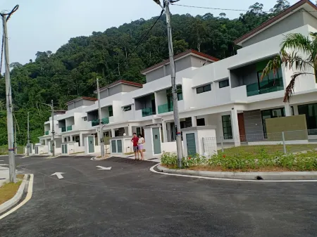 2sty Villa Walking Distance To Beach Pangkor