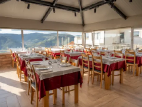 Socalcos do Douro House Hotels in Tabuaco