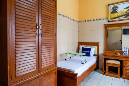 Hotel Anugrah Kendal Отели рядом с достопримечательностью «Madya Stadium Kendal»