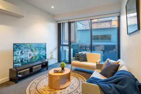 Modern 1BR Apt Near Swinburne & Glenferrie Rd