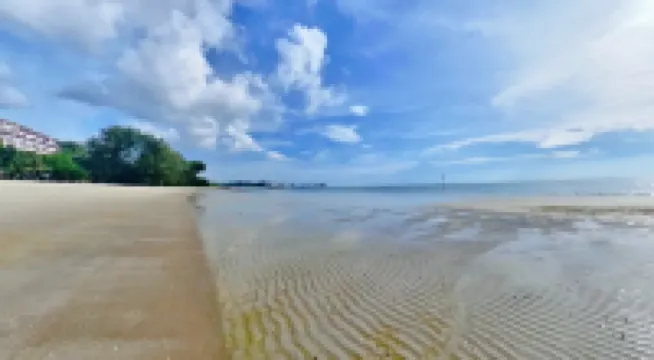 18pax GFloor 4R4B Dual-Key DOORSTEP PRIVATE BEACH, WATERSPORT, POOL, BBQ SET, WIFI