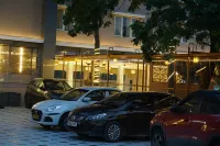 Beyond Inn Hotels & Resorts ECR - parking
