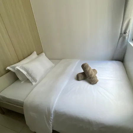1BR Condo with 2 Beds near MOA & Airport