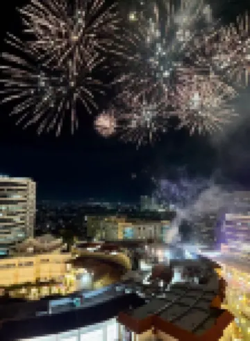 Canal View Luxury Stay/Massage Chair + Office Desk