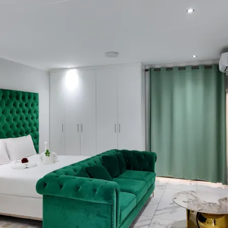 Malrose guesthouse Tours And safaris Windhoek Namibia Airport Shuttle services available Отели в г. Виндхук
