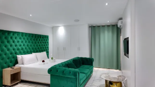 Malrose guesthouse Tours And safaris Windhoek Namibia Airport Shuttle services available Hotels in 