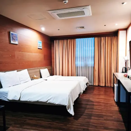 JS KING HOTEL Отели рядом с достопримечательностью «Парк Монэ»