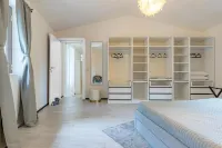 At Home-Como Lake