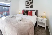 CBD 2BR with Backyard - Walk Everywhere Hotels in 