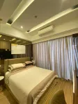 2BR Luxury Lower Penthouse in Mckinley West - Balkoner