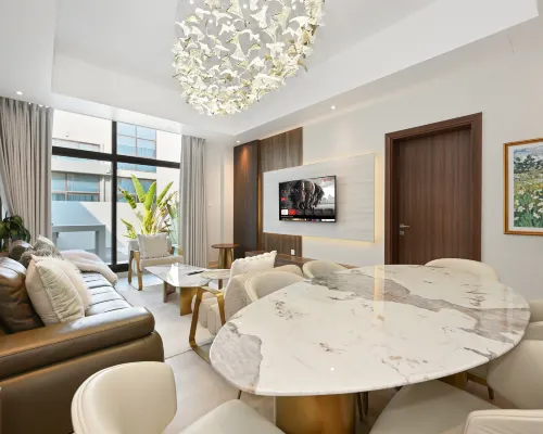 Luxury 5BR Townhouse with Private Pool | Dubai Hoteles cerca de Universidad Zayed