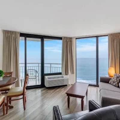 Impressive 1Br Oceanfront Suite, With Pool and Free Wifi ボードウォークワイナリー周辺のホテル