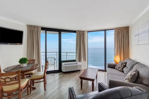 Impressive 1Br Oceanfront Suite, With Pool and Free Wifi - Condos