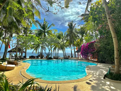 Coco Sunset Beach Resort Maite Marine Sanctuary附近的飯店
