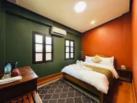 Lao Hmong Hotel（Luang Prabang Old Town Center Store near JC Supermarket)